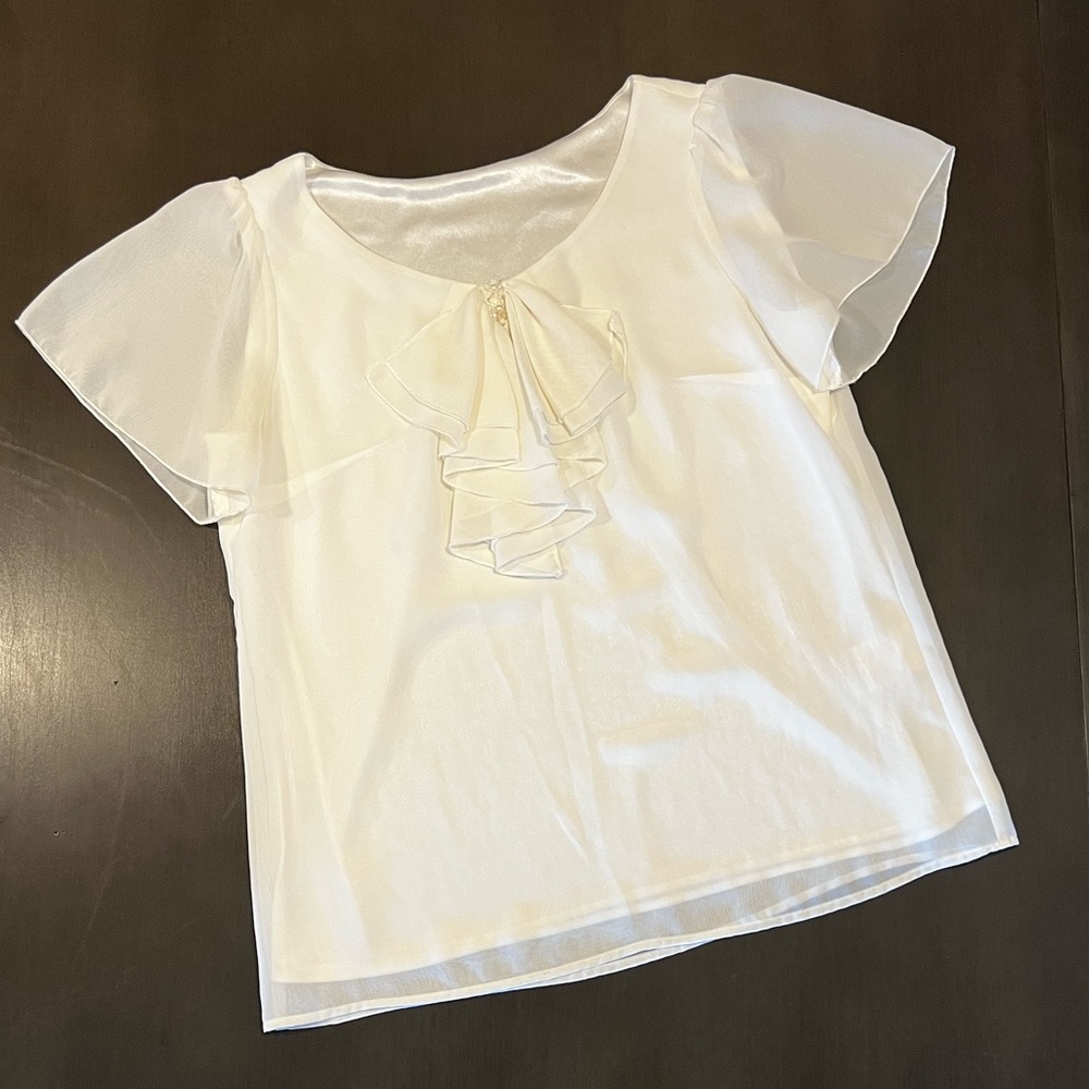 Blouse w Tie in front